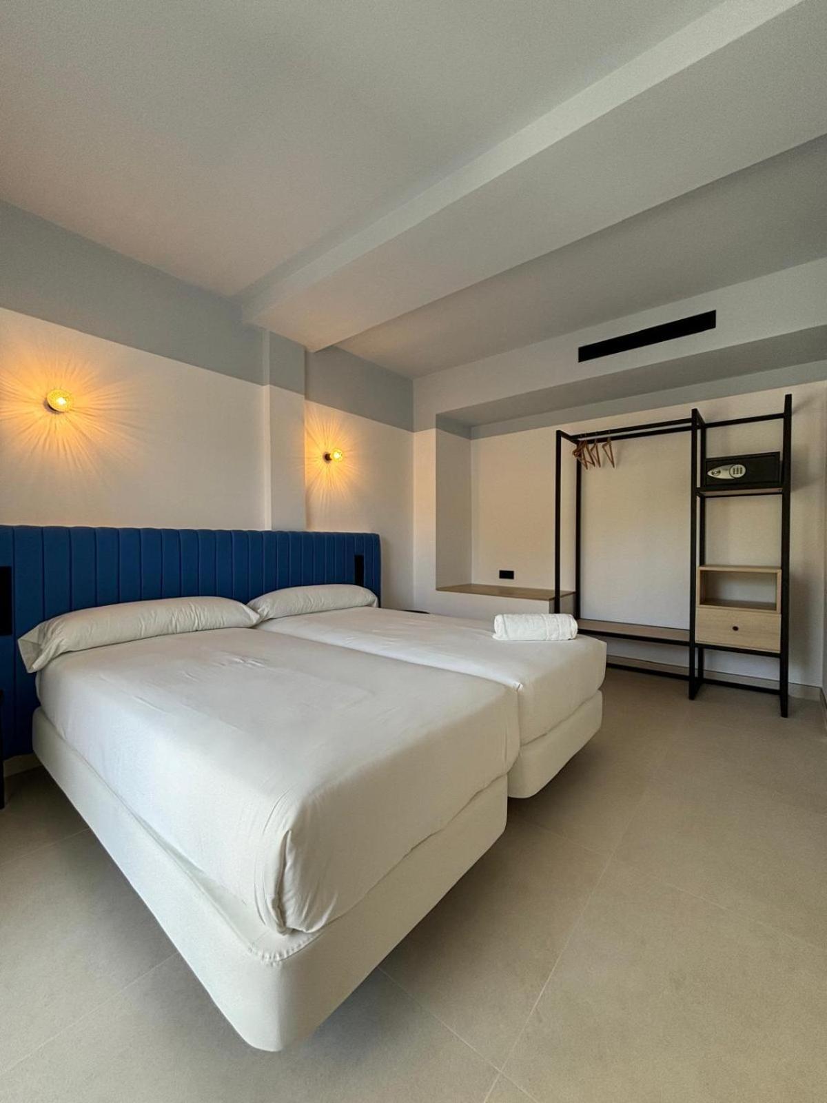 Apartamentos Sofia Es Cana Extérieur photo
