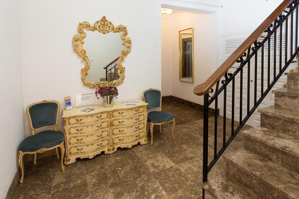 Apartamentos Sofia Es Cana Extérieur photo