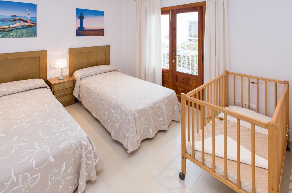 Apartamentos Sofia Es Cana Extérieur photo