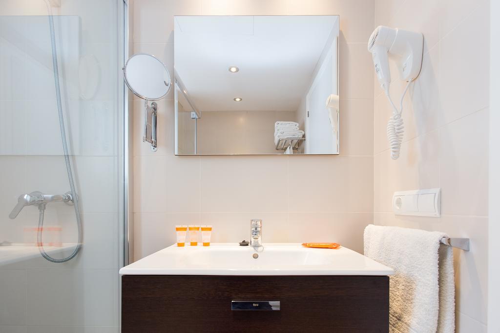 Apartamentos Sofia Es Cana Extérieur photo