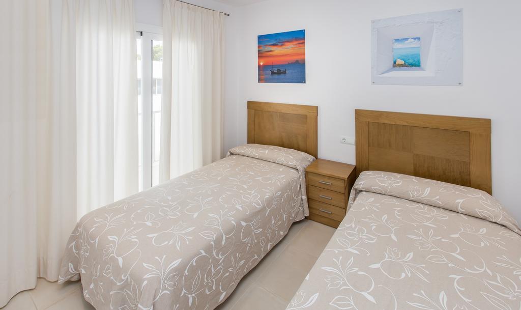 Apartamentos Sofia Es Cana Extérieur photo